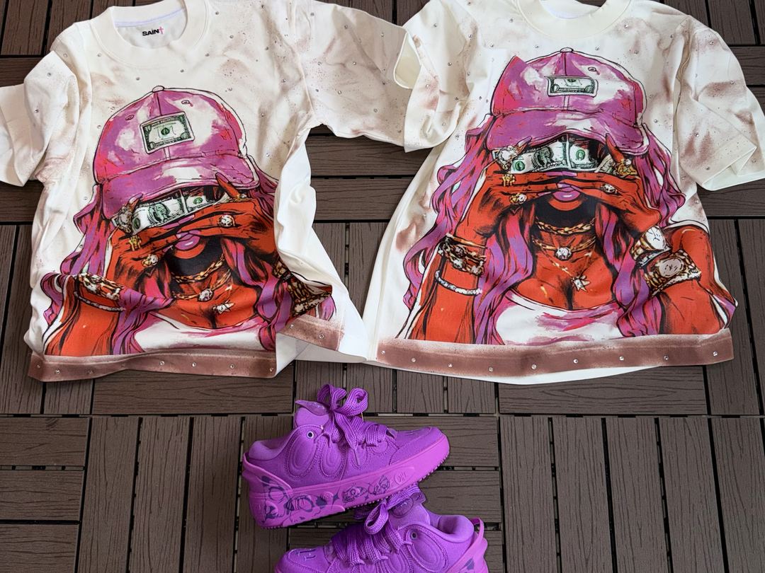 Combo Money Face: Camiseta gorra rosa + tenis morados