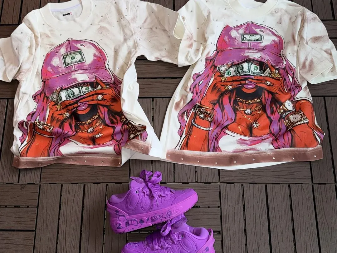 Combo Money Face: Camiseta gorra rosa + tenis morados
