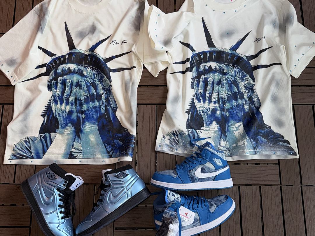 Combo Liberty: Camiseta Libertad + Jordan 1 plateado o azul