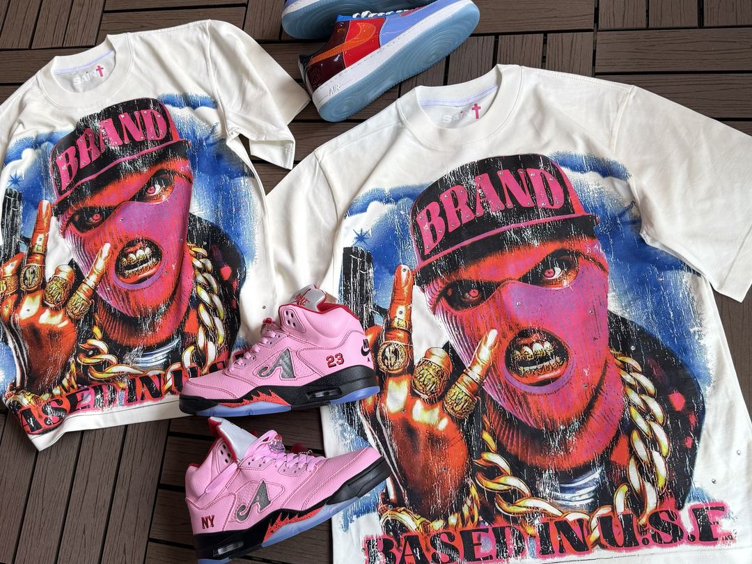 Combo Based In U.S.E: Camiseta pasamontañas + Air Force multicolor o Jordan 5 rosa