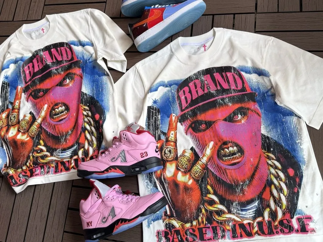 Combo Based In U.S.E: Camiseta pasamontañas + Air Force multicolor o Jordan 5 rosa