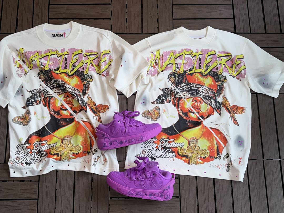 Combo Matière: Camiseta corona + tenis morados